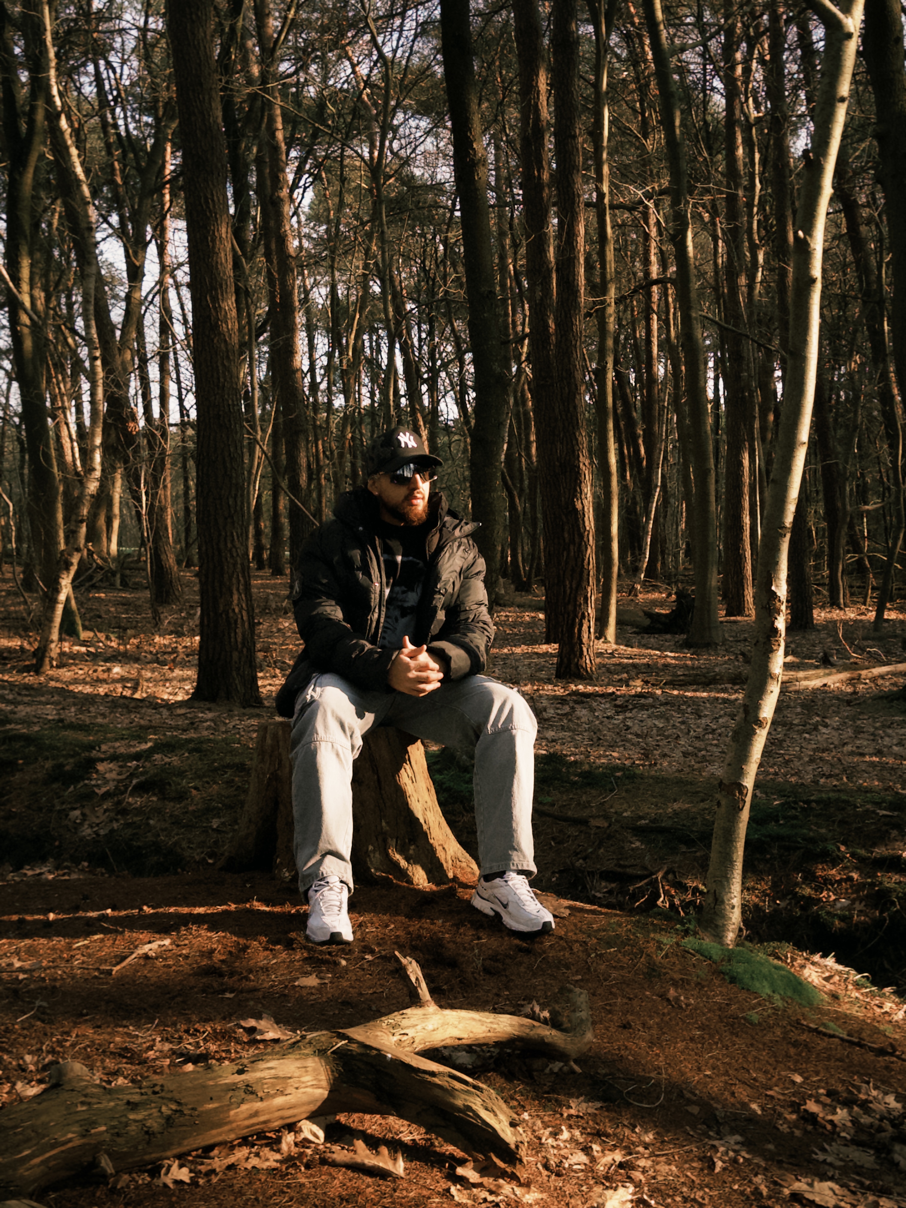 Esteban Correa en un bosque en Bélgica