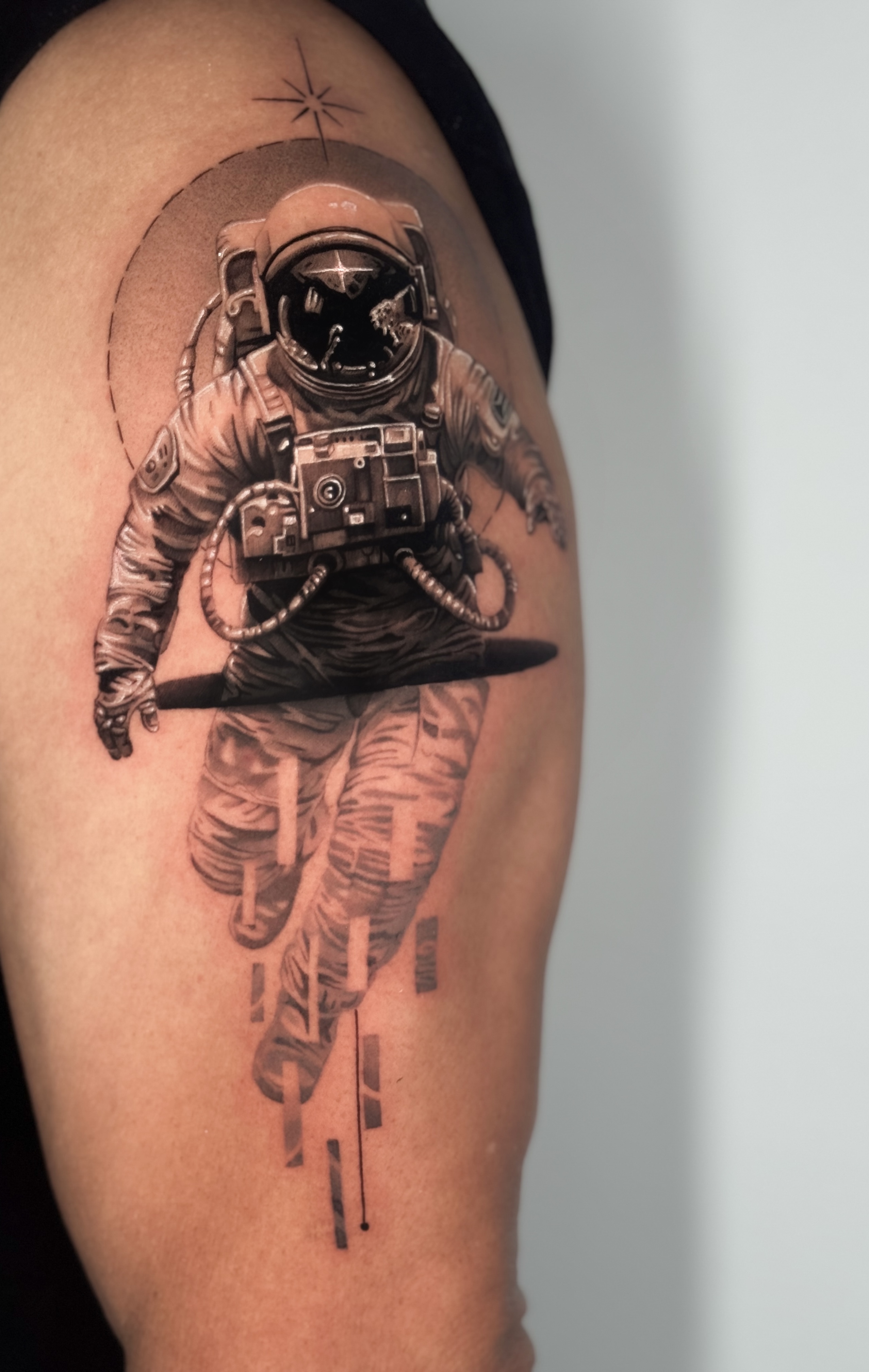 Astronauta en el espacio, pieza conceptual en realismo de sombras